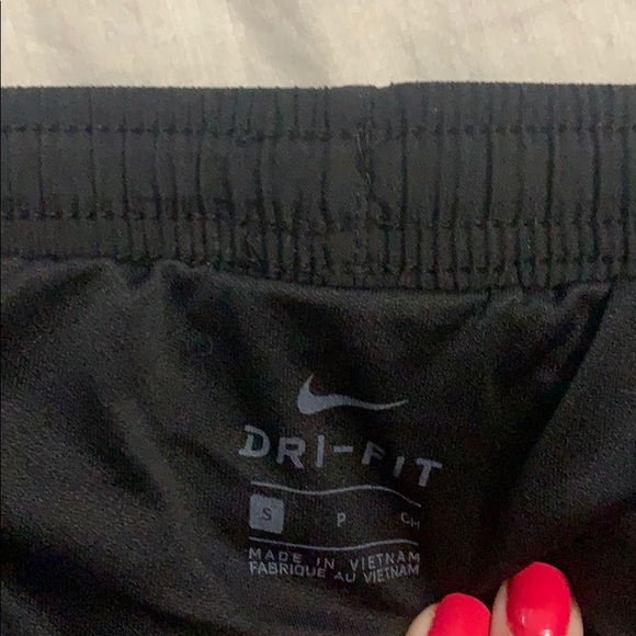 EUC Women’s Nike Dri-Fit Rubbing Shorts Small - Picture 4 of 5